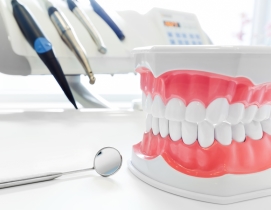 WHAT YOU NEED TO KNOW ABOUT WEARING DENTURES