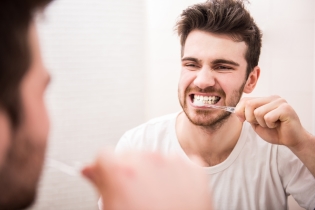 COMMON ORAL HYGIENE AIDS
